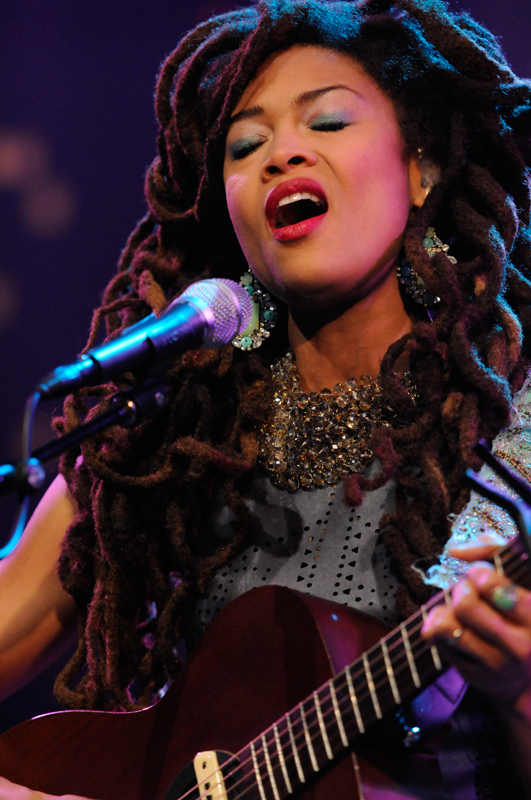 Valerie June brings organic moonshine to ACL | Austin City Limits